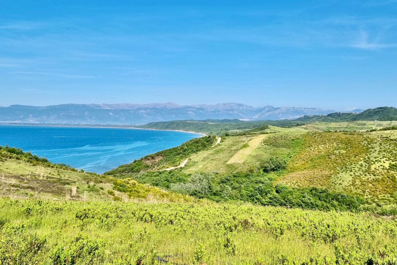 Продается квартира в курортном комплексе Prive 2 на мысе Родон, Албания, с панорамным видом на море